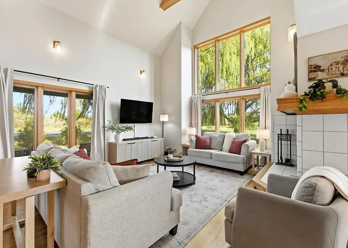 5br Retreat With Hot Tub And Game Holiday home