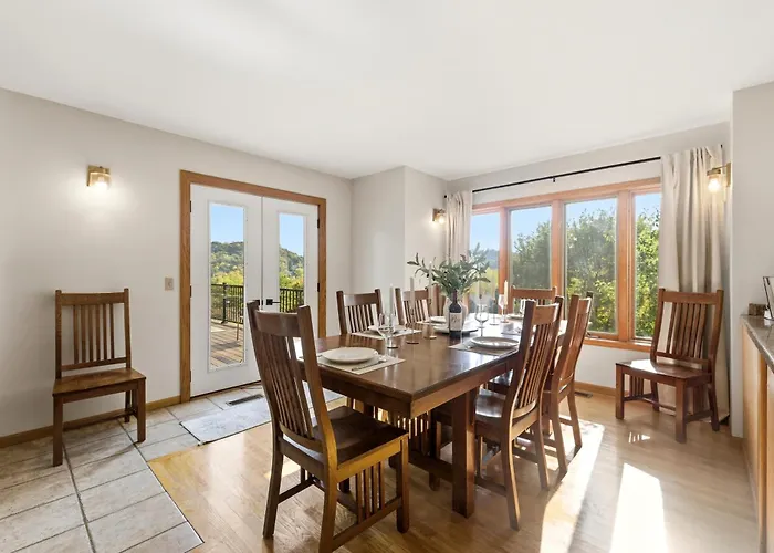 5br Retreat With Hot Tub And Game Holiday home