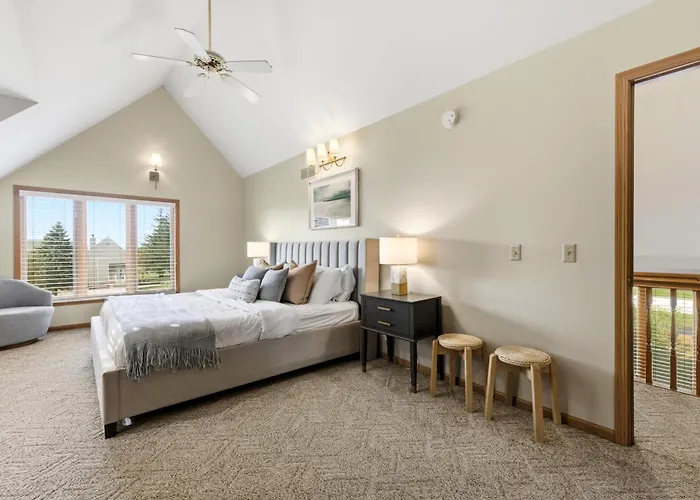 5br Retreat With Hot Tub And Game Holiday home