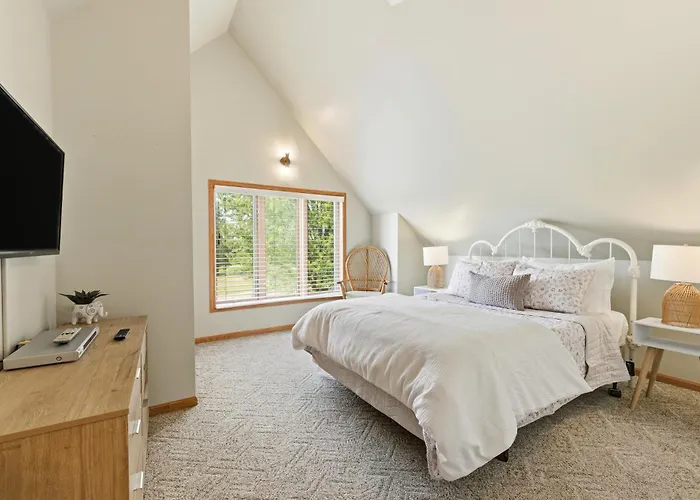 5br Retreat With Hot Tub And Game Holiday home