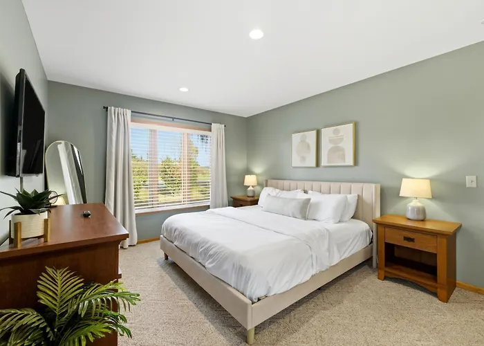 Holiday home 5br Retreat With Hot Tub And Game *