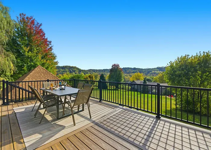 Holiday home 5br Retreat With Hot Tub And Game