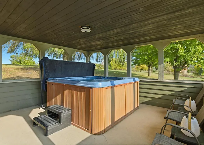 Holiday home 5br Retreat With Hot Tub And Game *