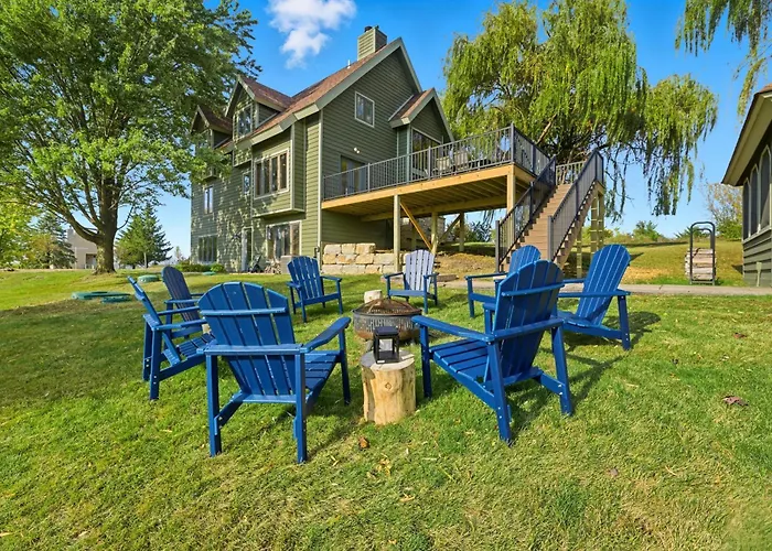 Holiday home 5br Retreat With Hot Tub And Game